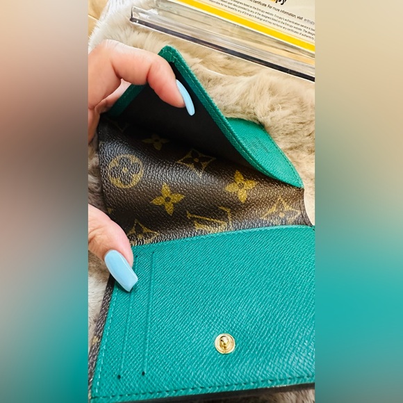 EUC LV Monogram Marie Lou Compact Wall with COA - Picture 7 of 9